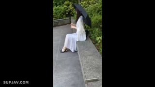 老大爷景区对着小美女豪放手淫